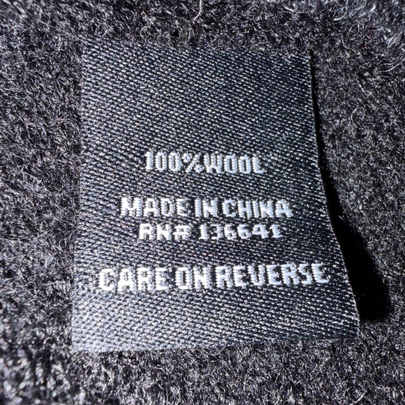 Gray/black cape w/full zipper - Picture 9 of 10